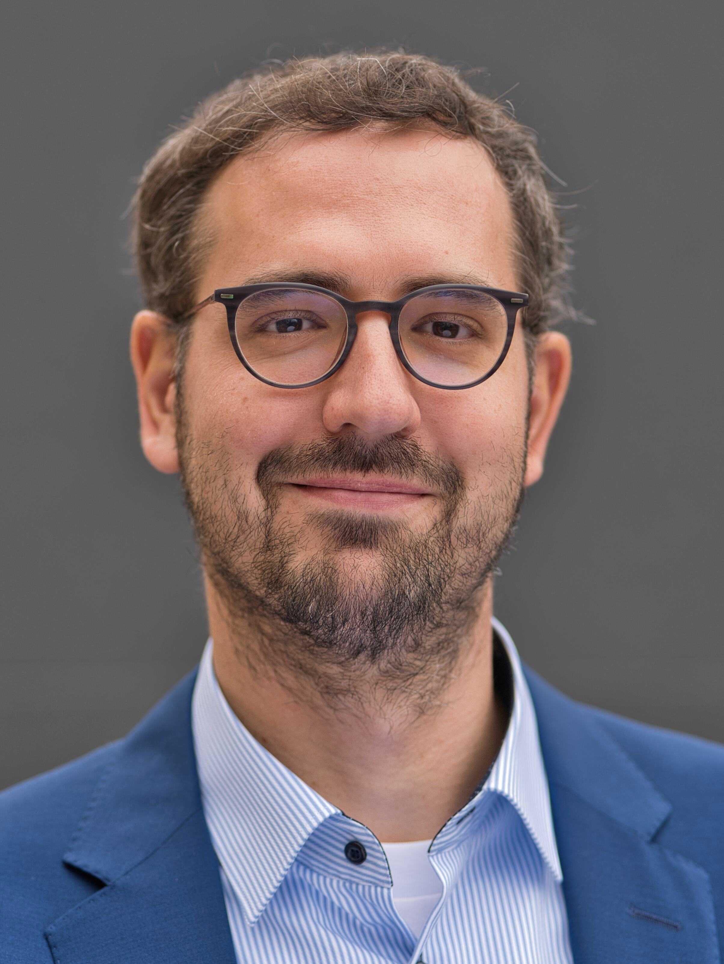 Portrait-Foto Jakob Birkenhäger.